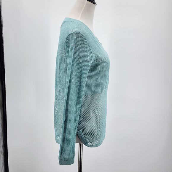 Tommy Bahama Blue Silver Metallic Sweater w/ cutout pattern  EUC Size M - Picture 4 of 8